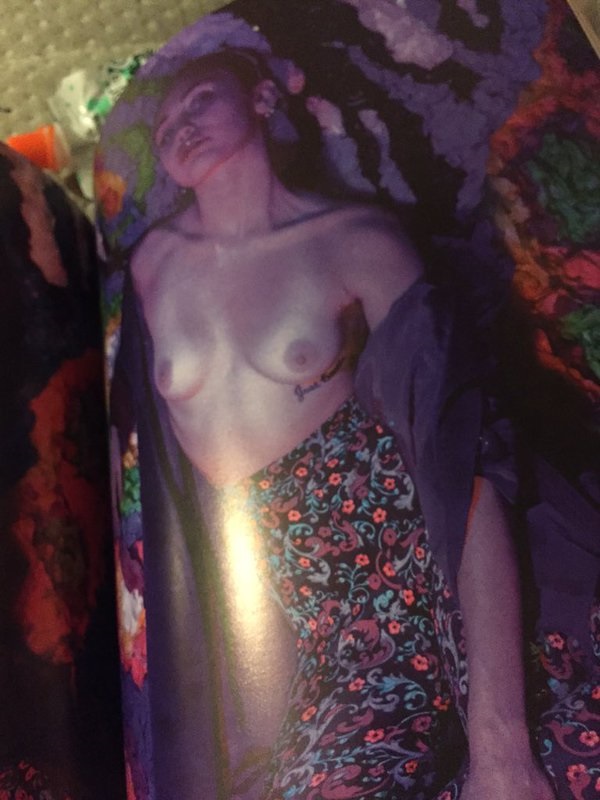 Fotos de miley cyrus en topless
 #79639874