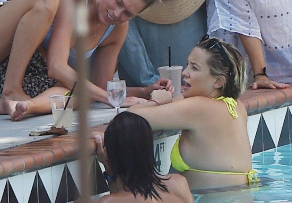 Kate Hudson Bikini #79552719