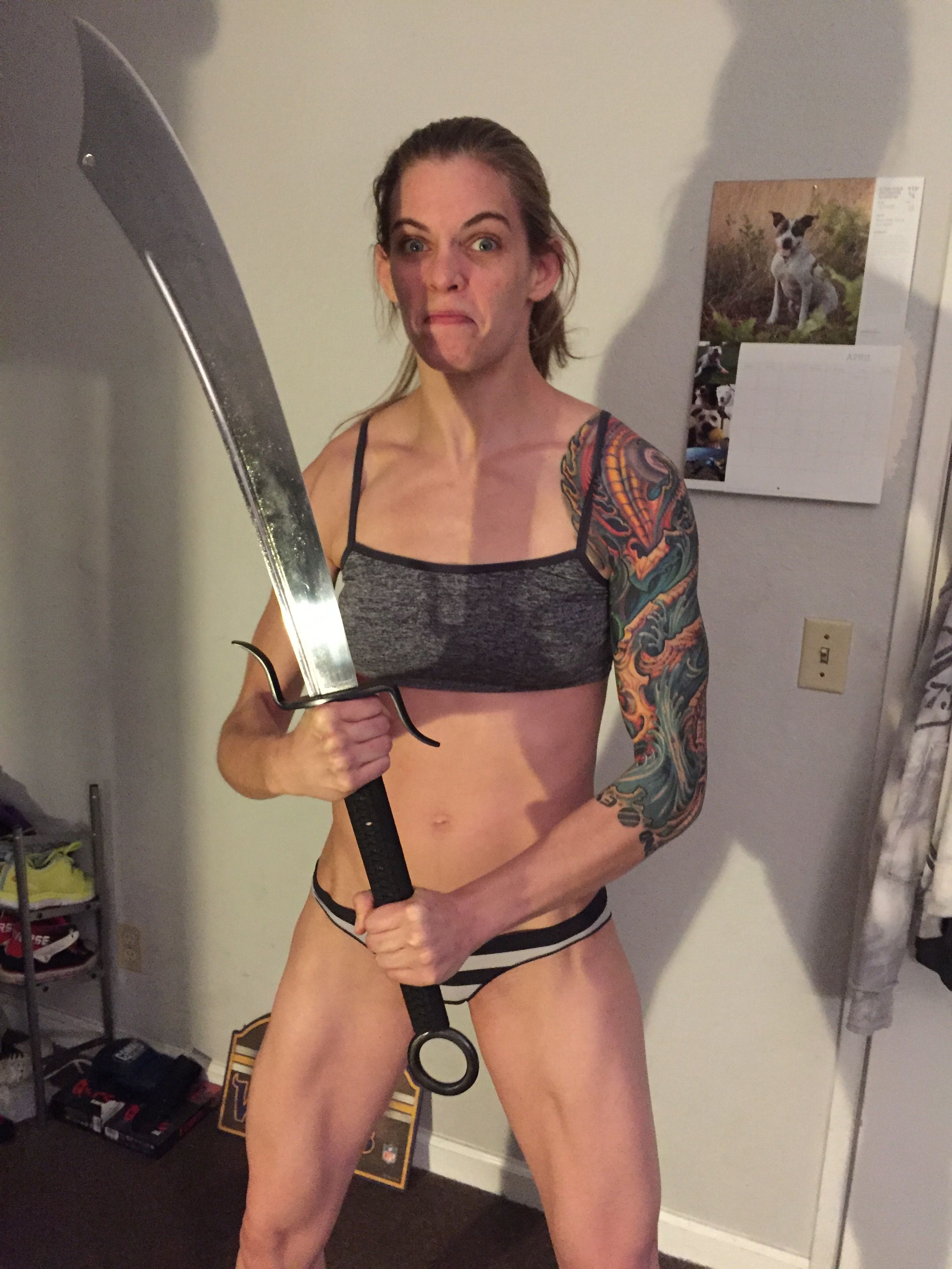 Jessamyn duke et sa chatte tatouée
 #79545386