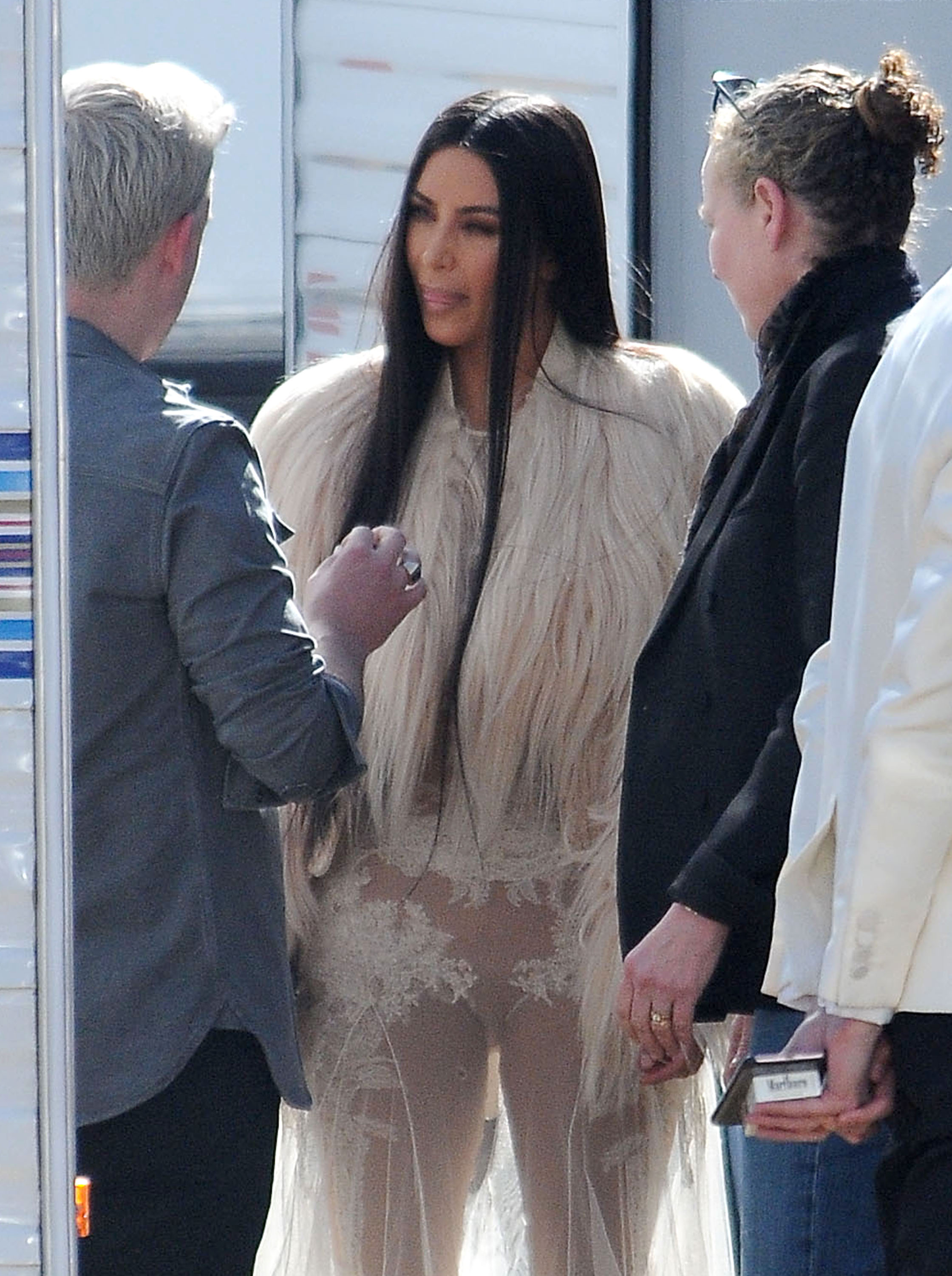 Kim kardashian durchsichtige Fotos
 #79645822