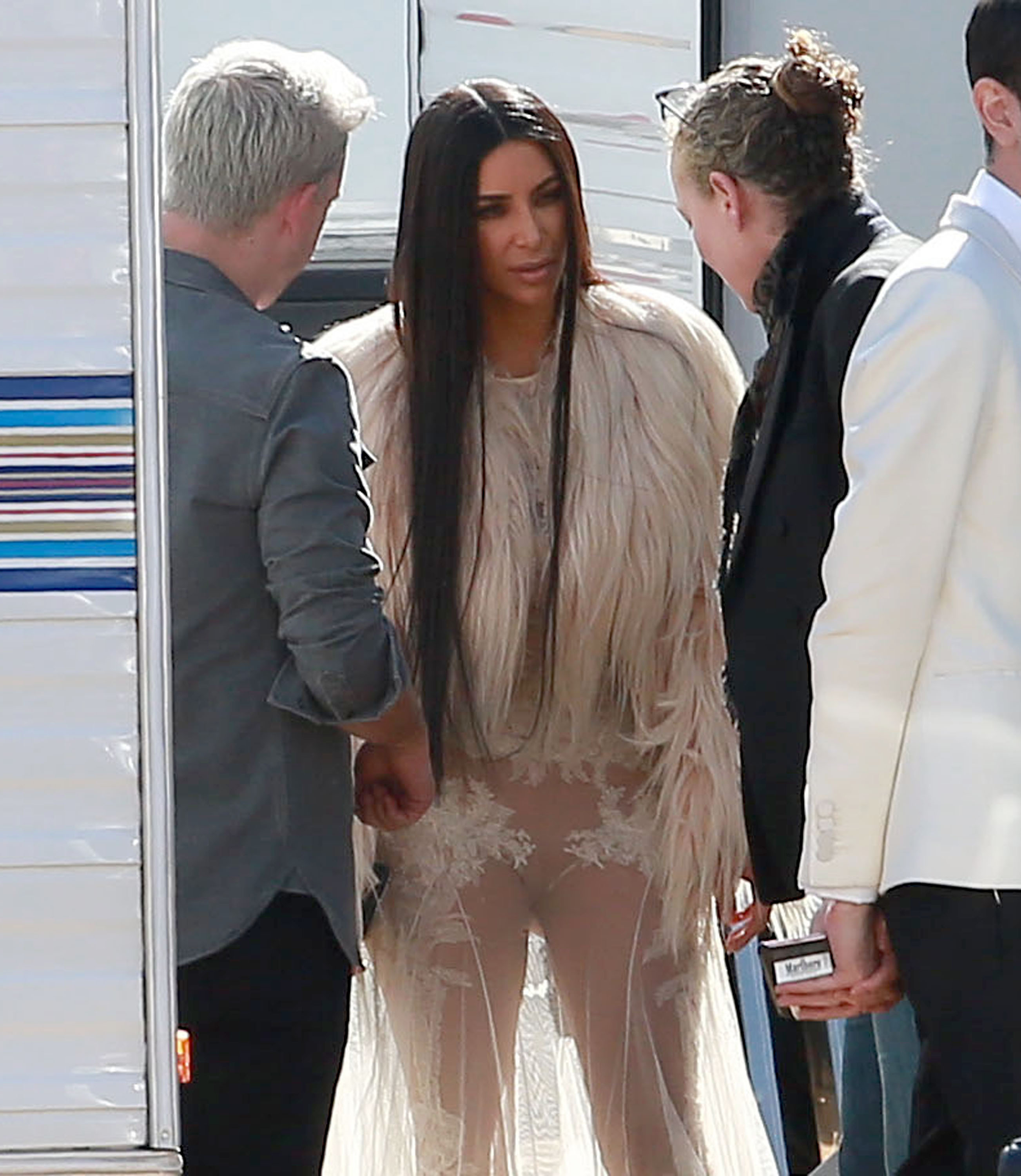 Kim kardashian durchsichtige Fotos
 #79645835