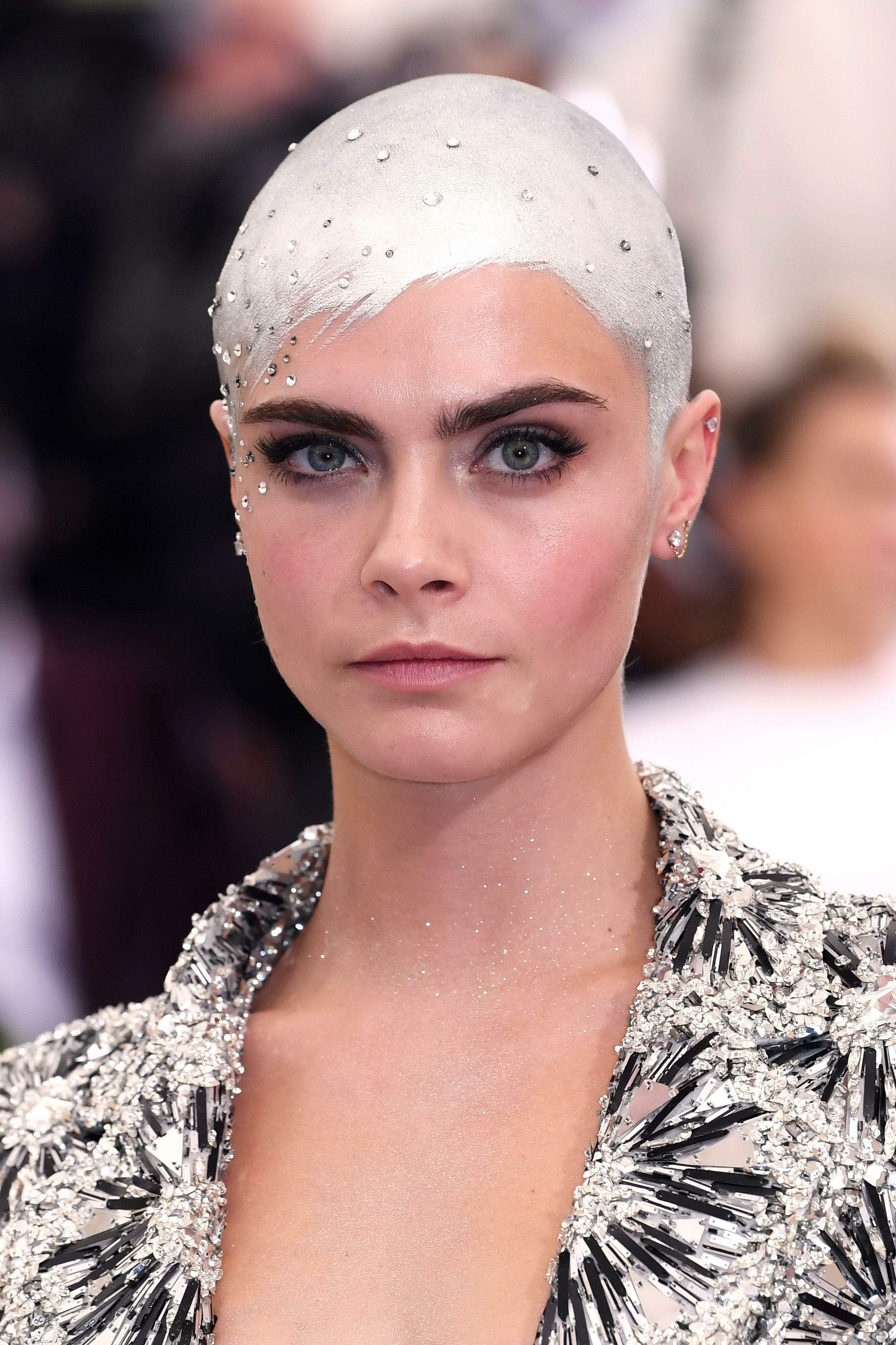 Cara delevingne 胸の谷間のホットな写真
 #79619060