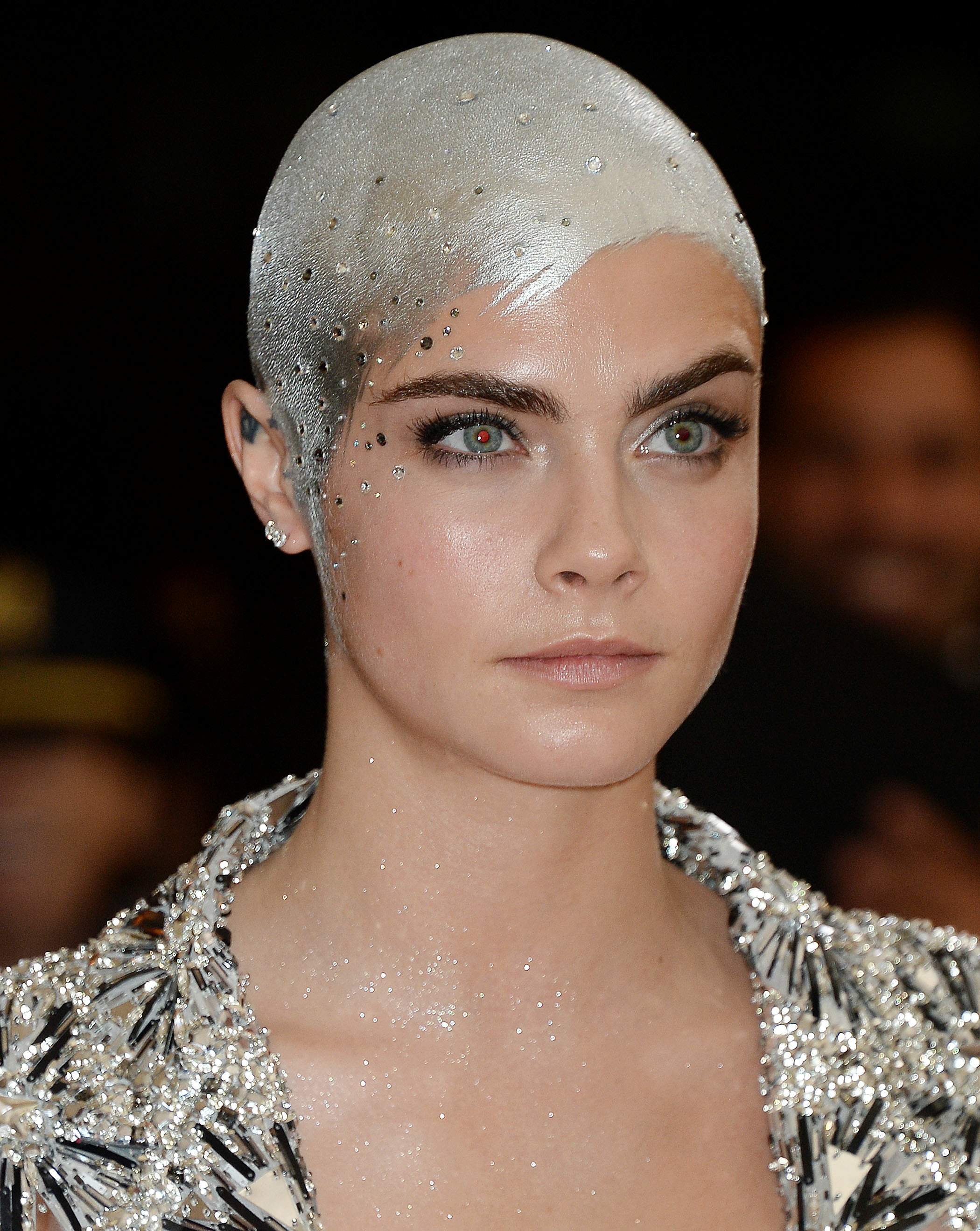 Cara delevingne 胸の谷間のホットな写真
 #79619062