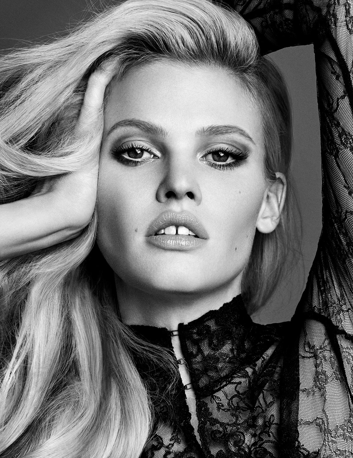 Photos seins nus de Lara Stone
 #79558818