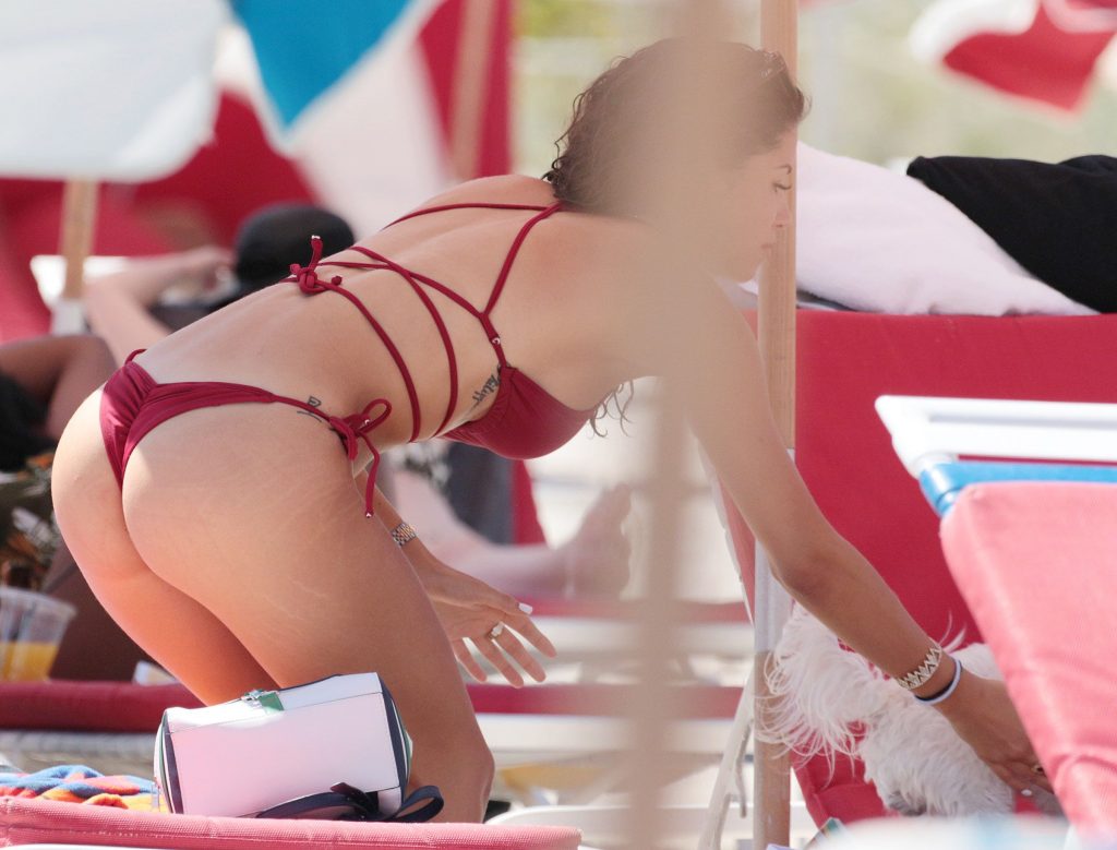 Alexandra rodriguez : photos de bikini rouge vif
 #79495345