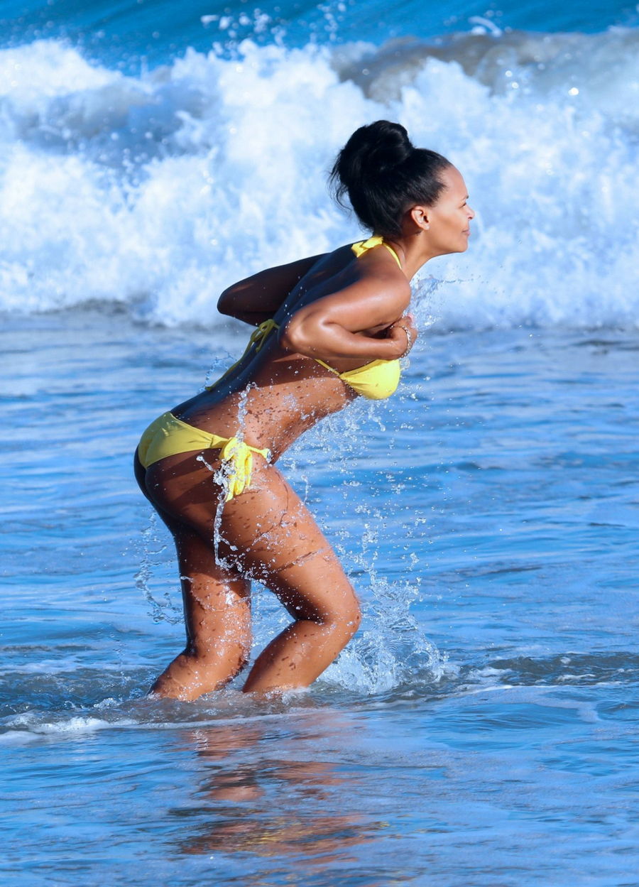 Samantha mumba bilder im bikini
 #79589985