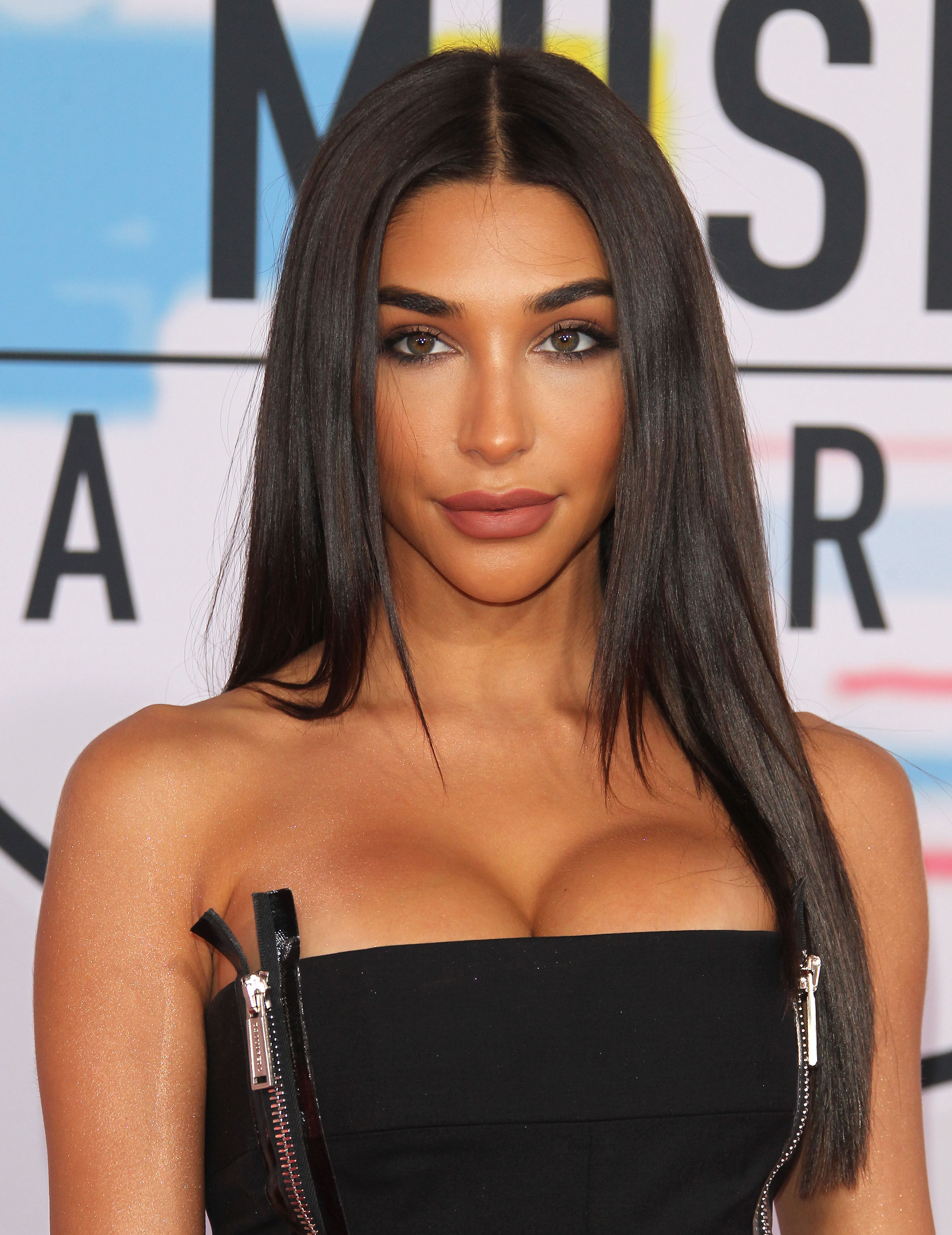 Chantel jeffries décolleté
 #79619306