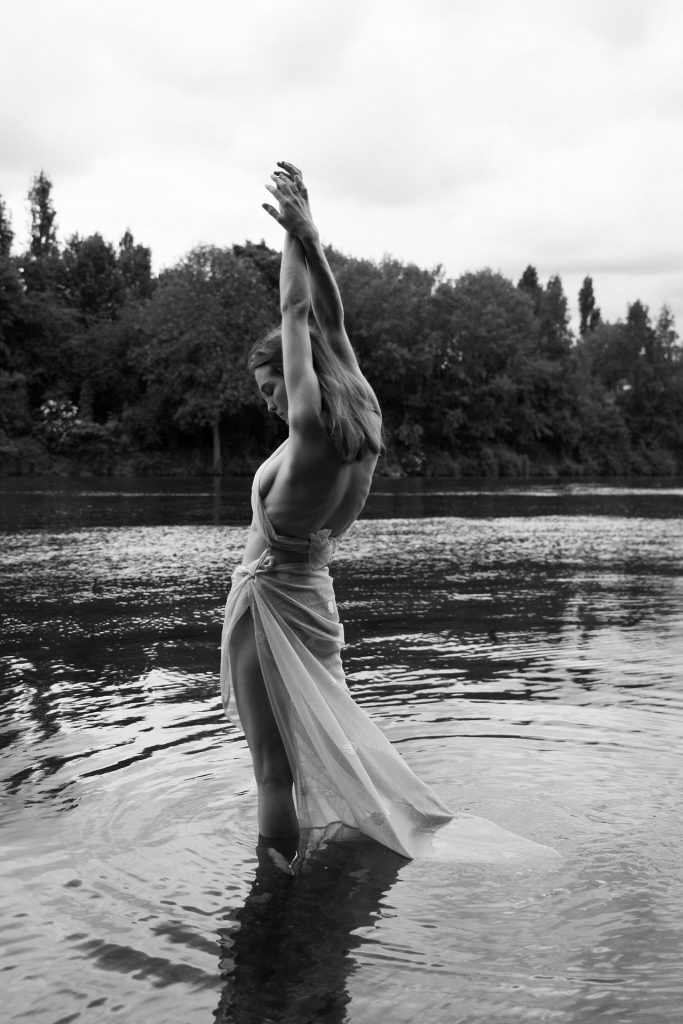 Adèle simphal oben ohne
 #79494287