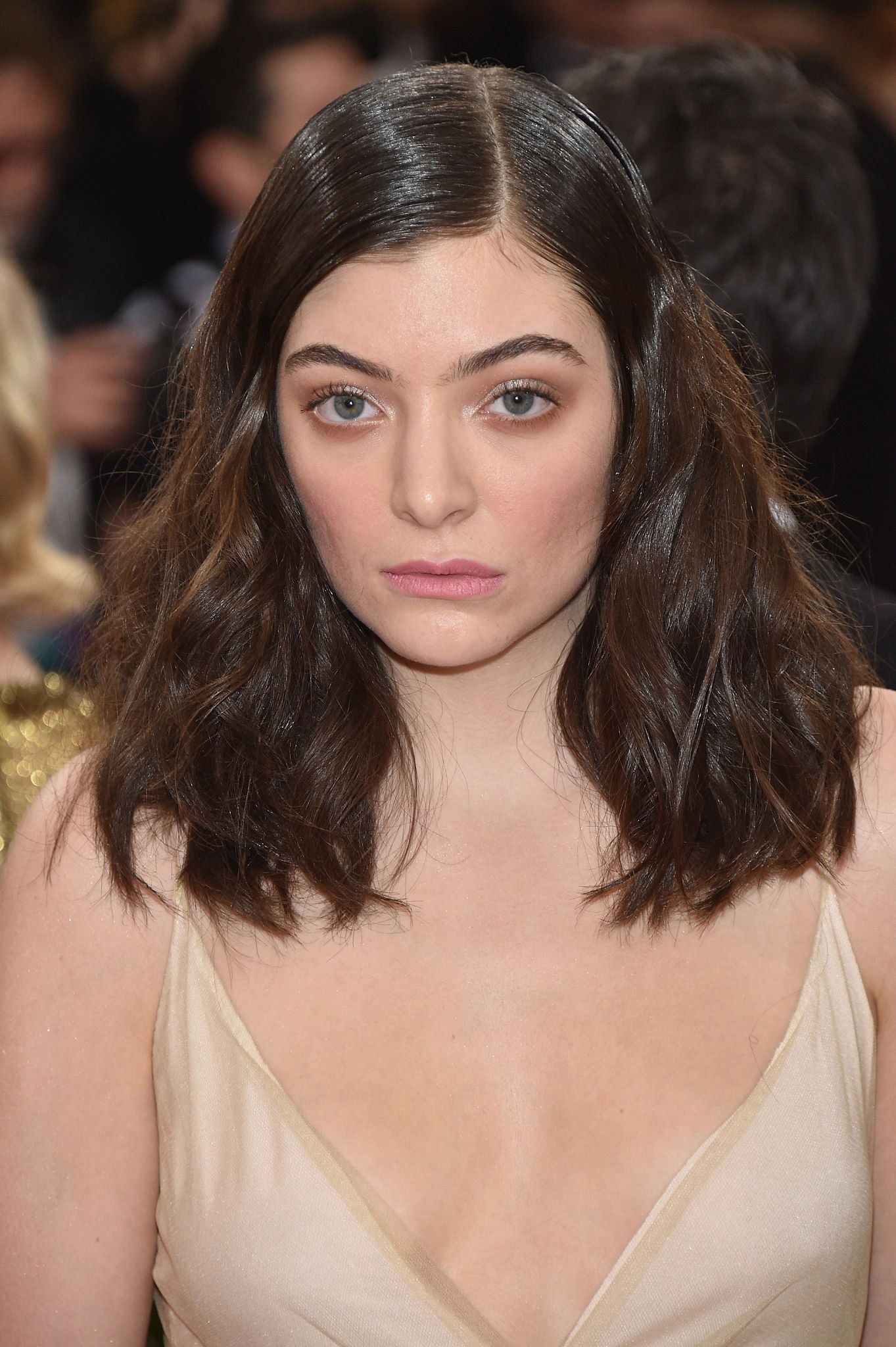 Foto senza reggiseno di lorde
 #79564180