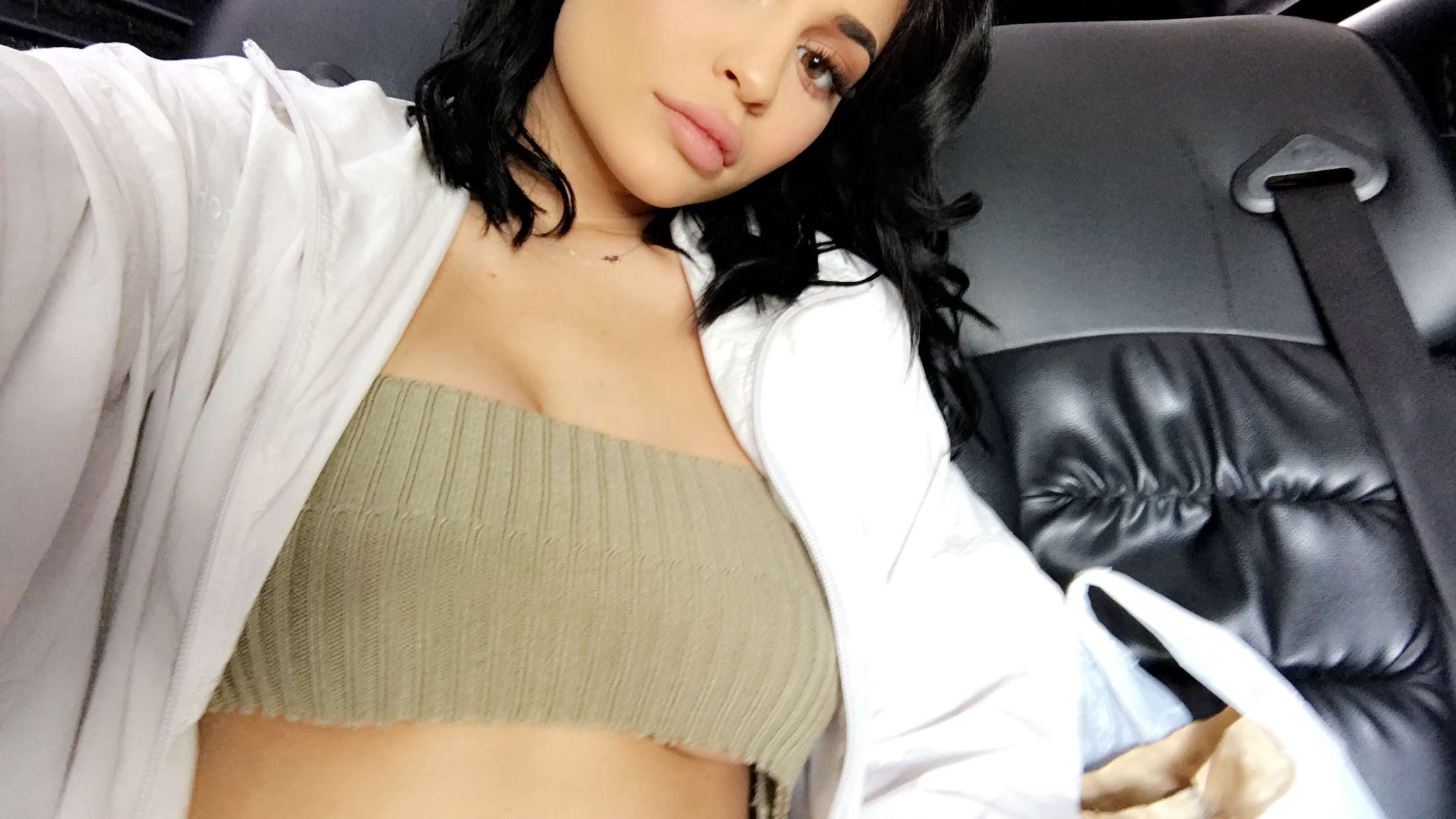 Kylie Jenner Makes Underboob A Thing #79626849