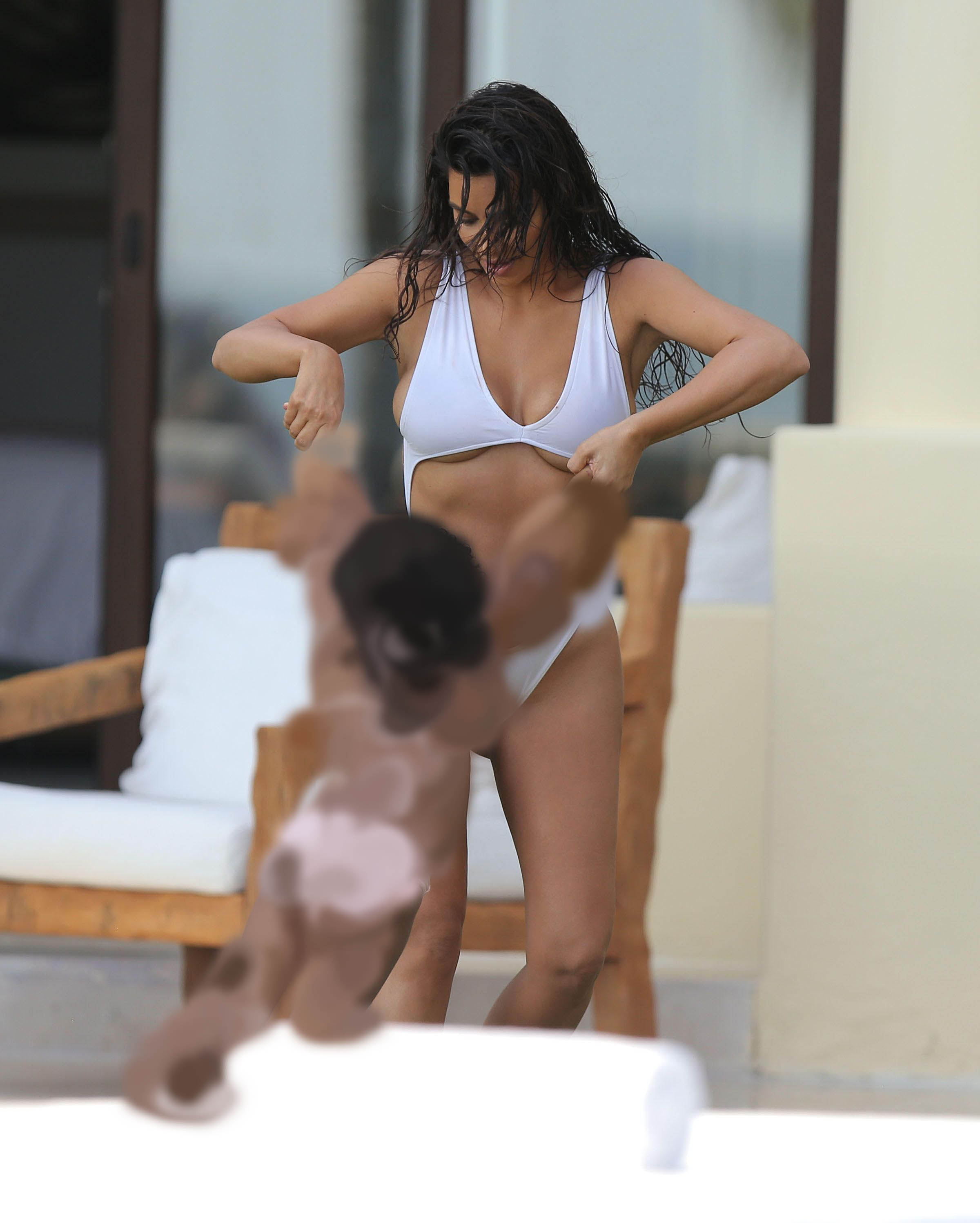 Foto sexy di kim kardashian
 #79645922