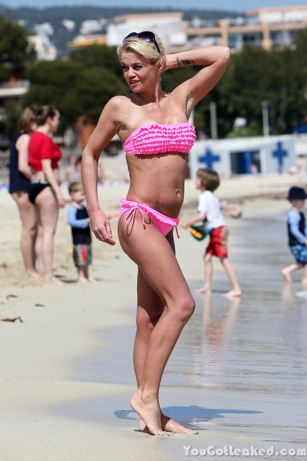 Danniella westbrook topless su una spiaggia
 #79608637