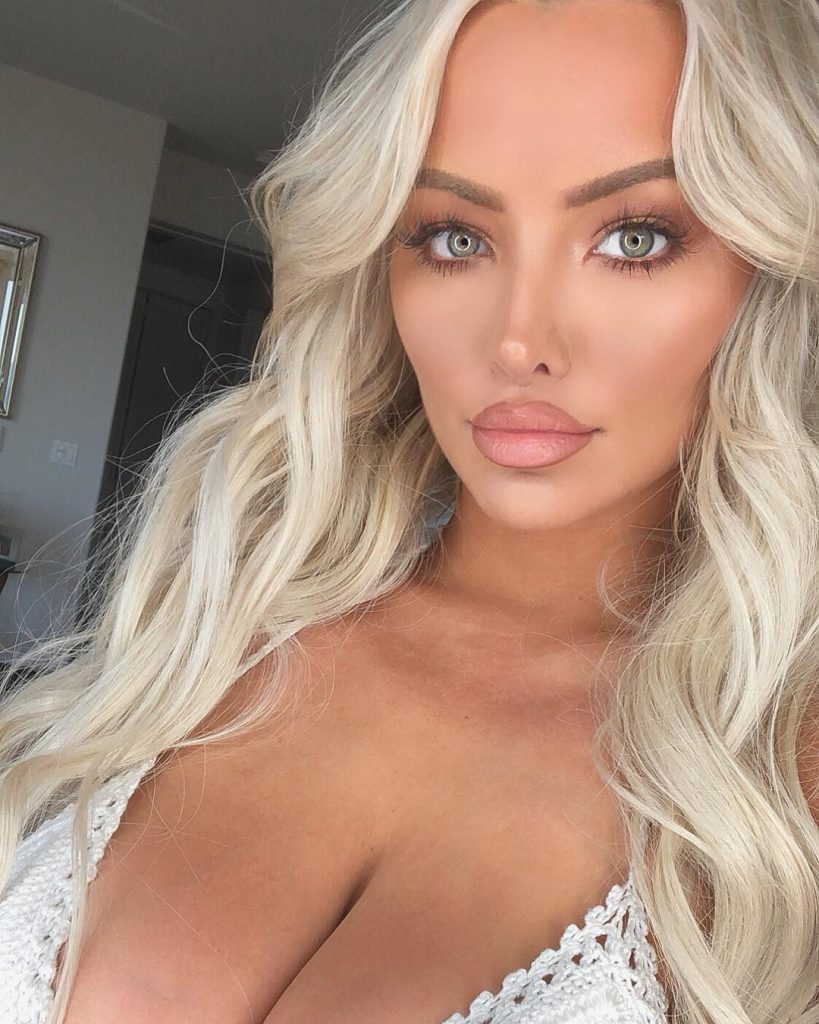 Lindsey Pelas nuda
 #79562746