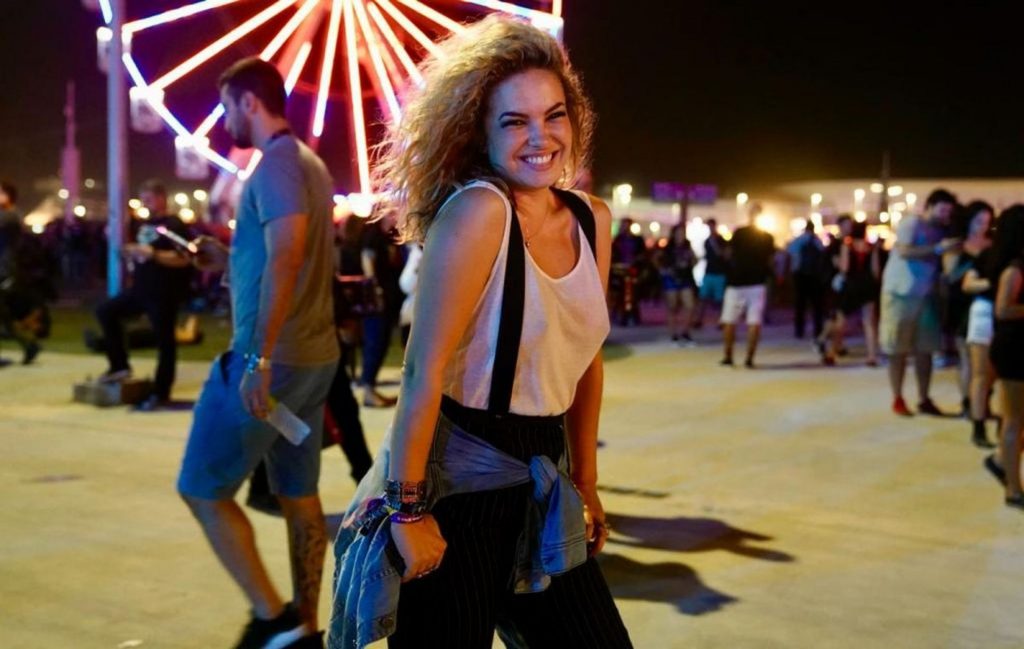 Lua blanco senza reggiseno
 #79564712