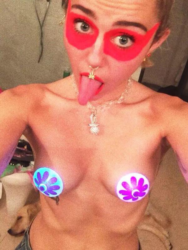 Topless pics of Miley Cyrus #79639876