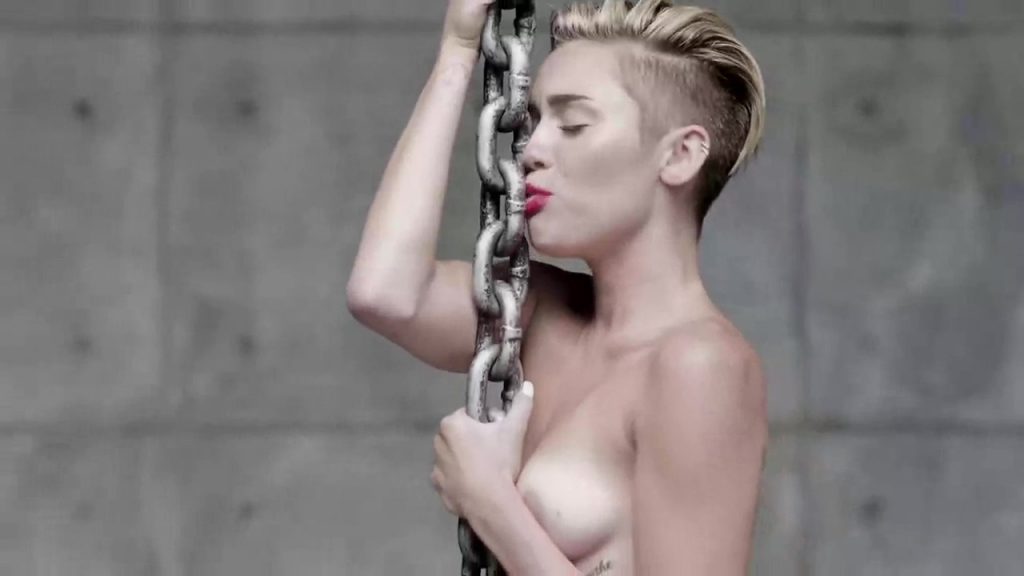 Miley cyrus nackt
 #79629372