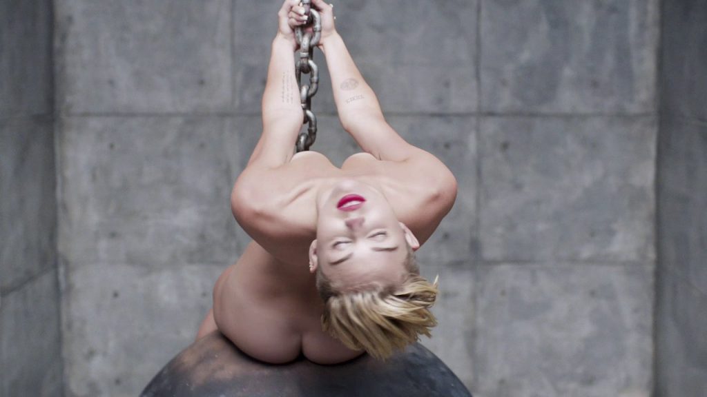 Miley cyrus desnuda
 #79629388