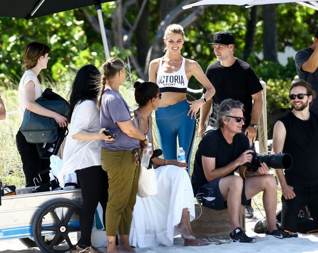 Martha hunt y lais ribeiro están increíbles juntas
 #79569555