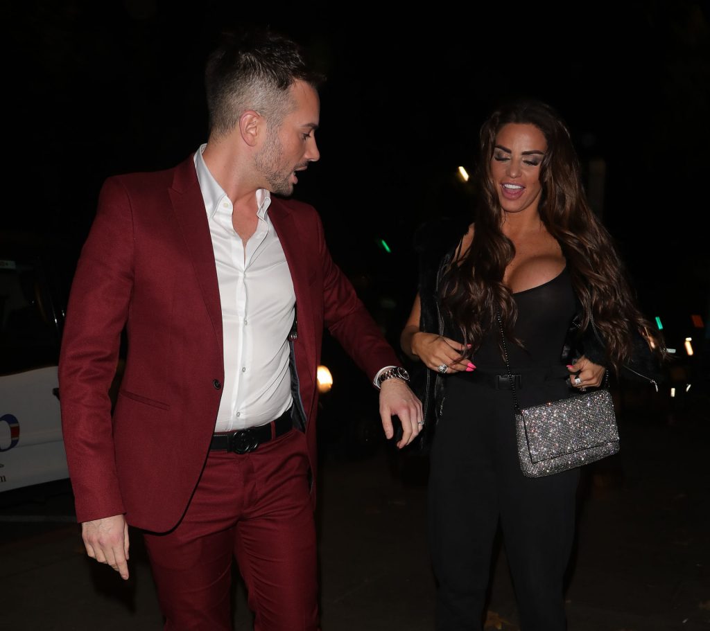 Katie Price Cleavage #79625522