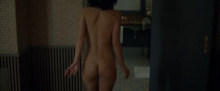 Adele Exarchopoulos Nude Pose