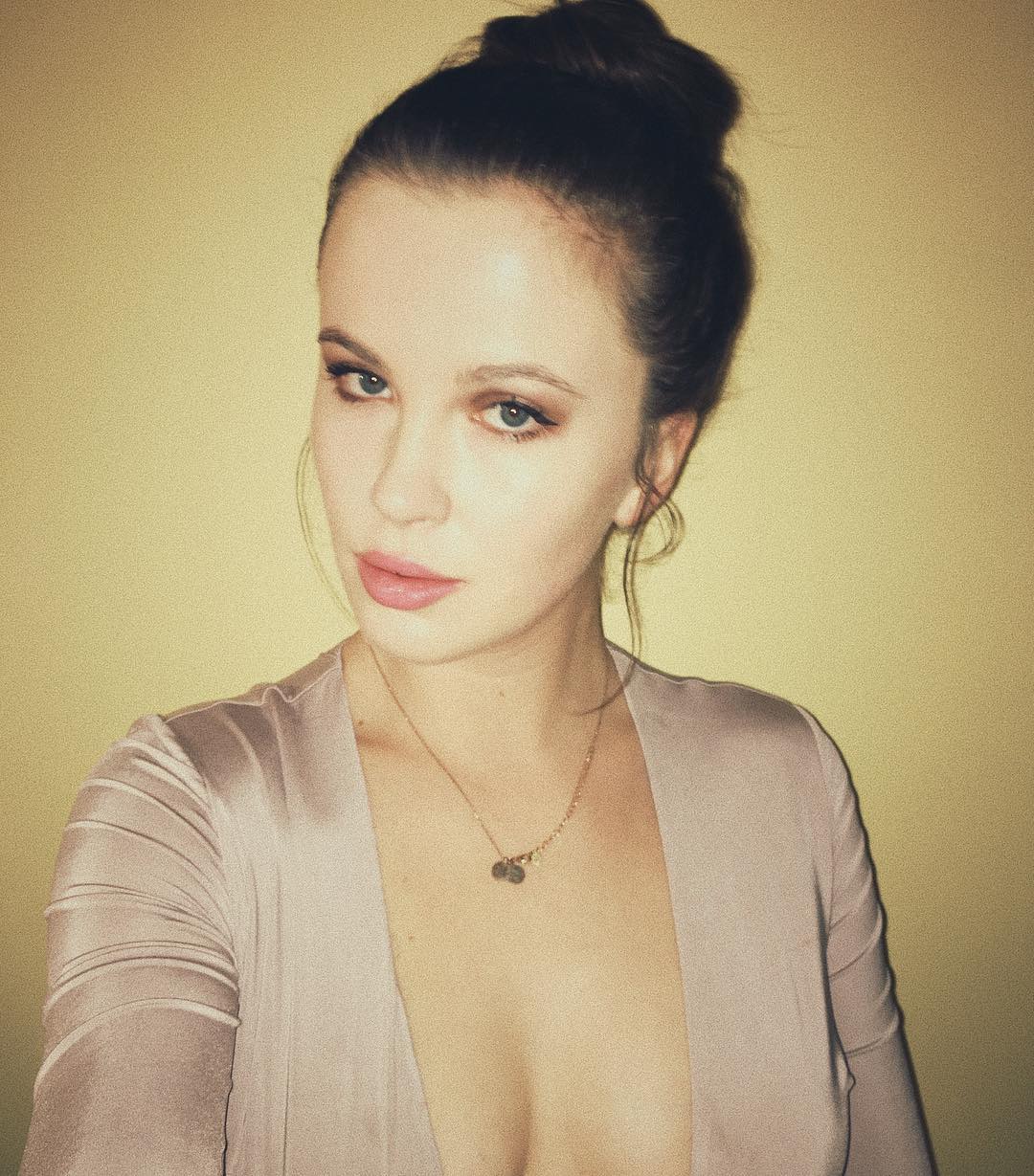 Ireland Baldwin Cleavage Photos #79609891