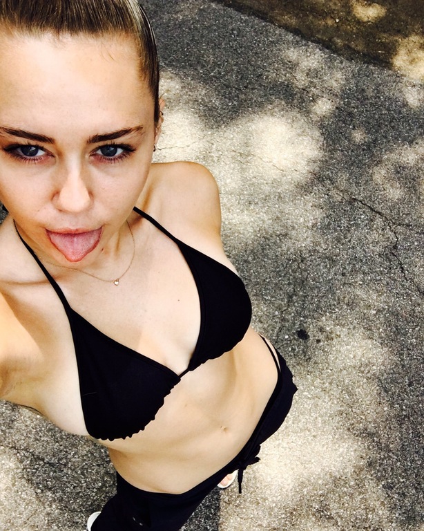 Miley cyrus fotos sexy
 #79639851