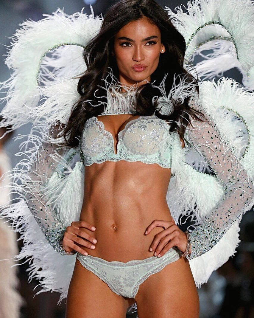 Kelly gale erotico
 #79555019