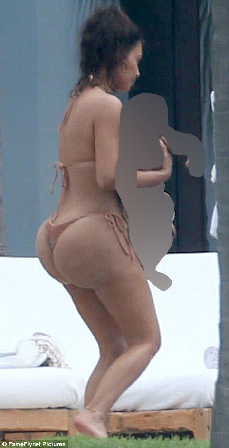 Foto sexy di kim kardashian
 #79645935