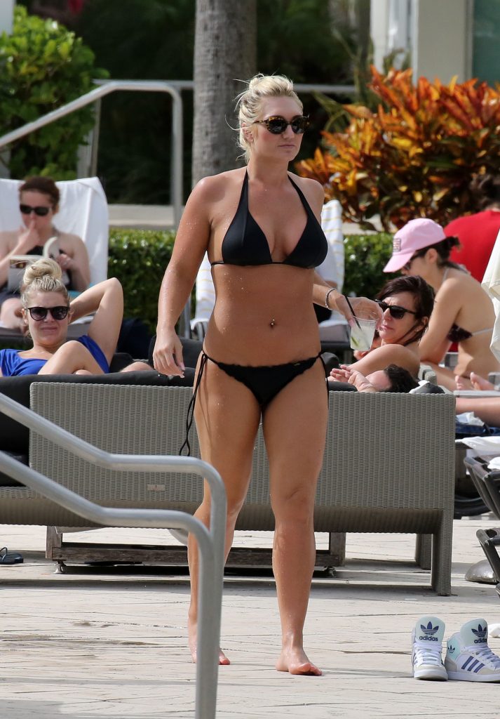 Brooke hogan bikini
 #79511239