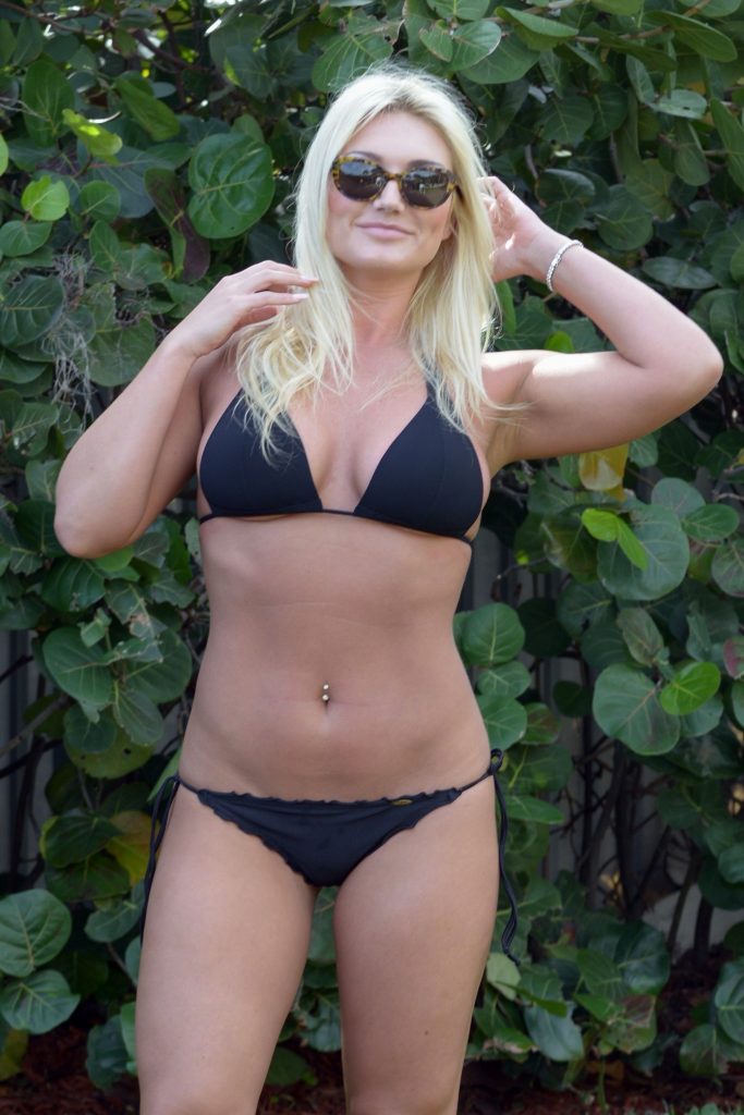 Brooke hogan en bikini
 #79511258