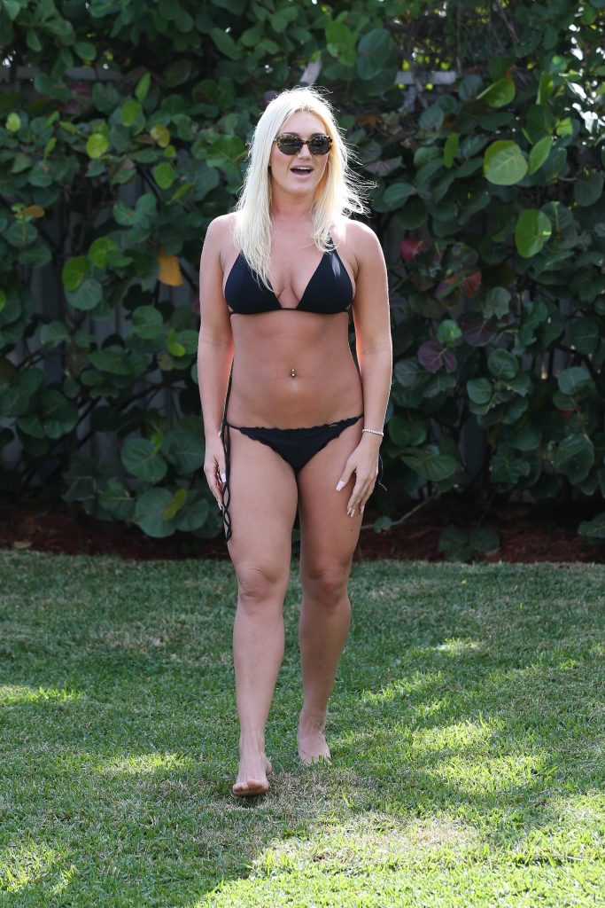 Brooke hogan en bikini
 #79511267