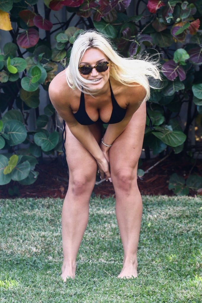 Brooke hogan en bikini
 #79511270