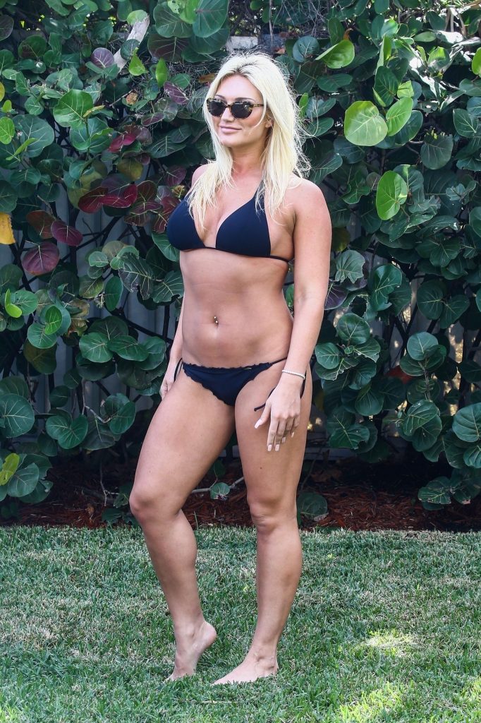 Brooke hogan bikini
 #79511273