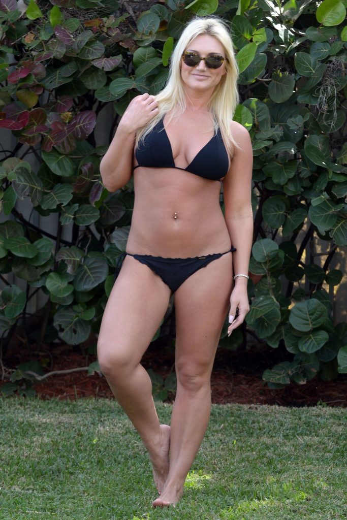 Brooke hogan en bikini
 #79511275