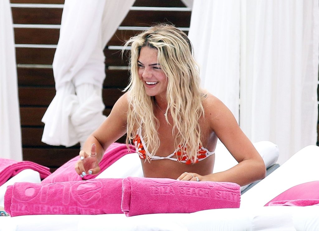 Louisa johnson sexy
 #79564507