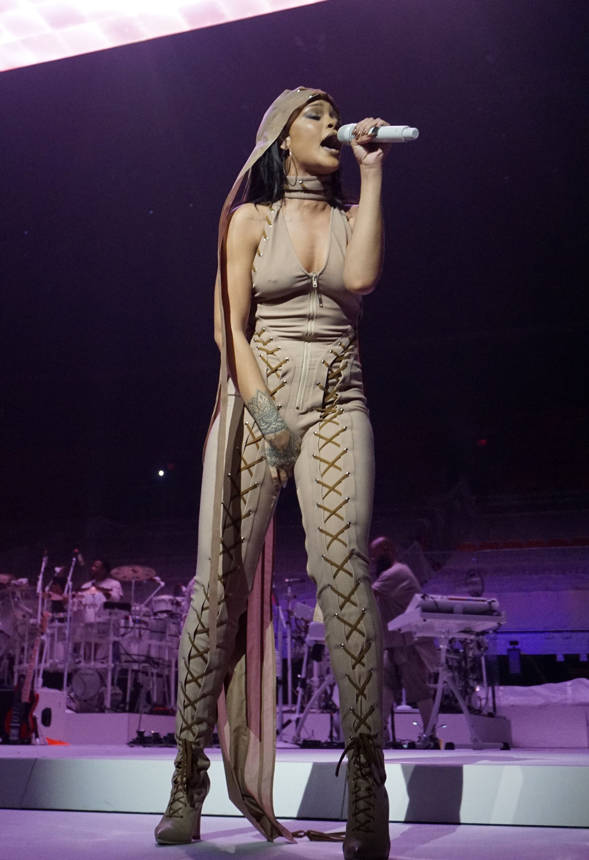 See-Through pics of Rihanna #79644154