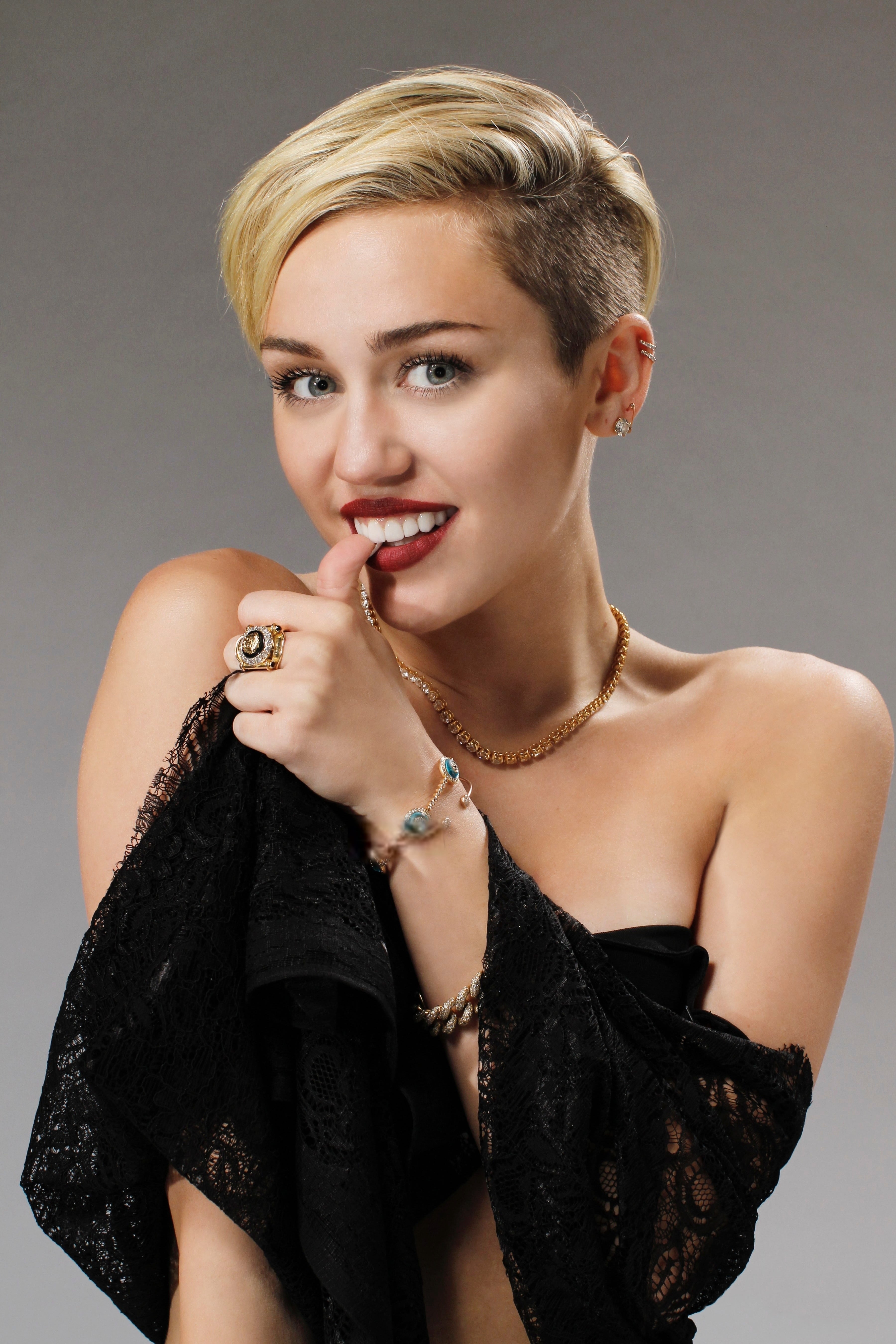 Miley Cyrus sexy
 #79629428