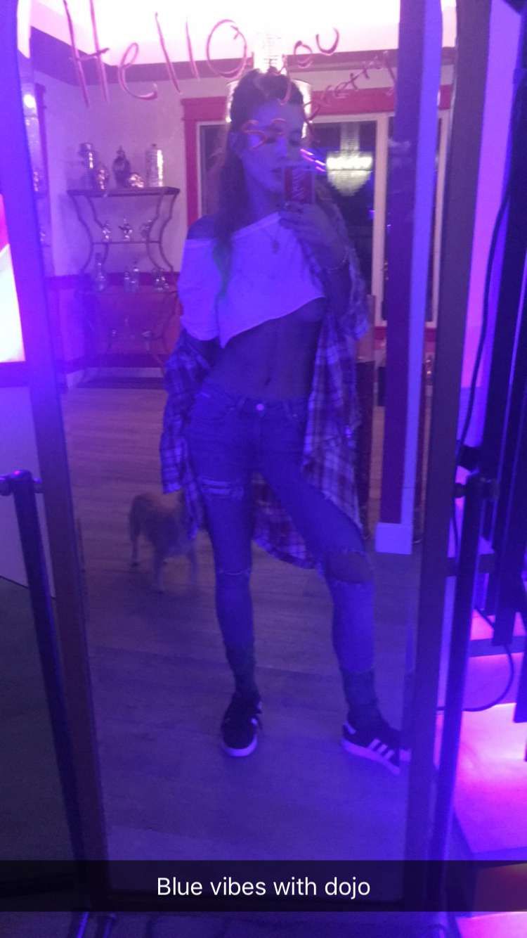 Underboob-Fotos von Bella Thorne
 #79644731