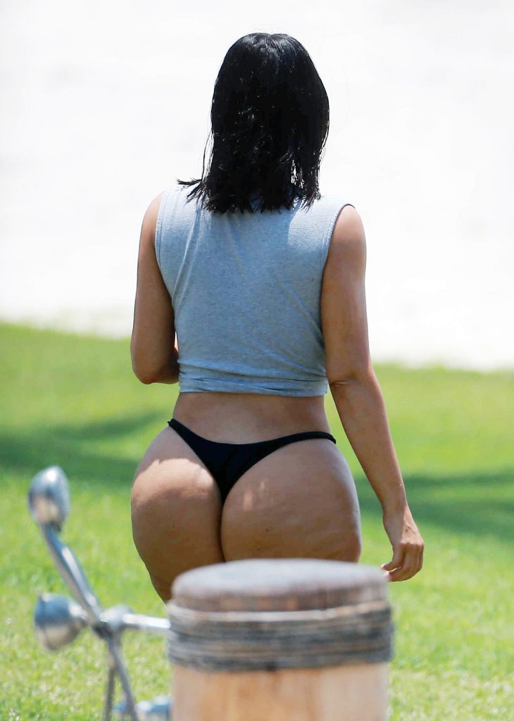 Der berühmte Hintern von Kim Kardashian auf Ihrem Bildschirm
 #79643566