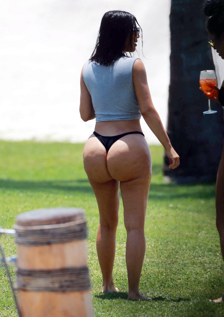 Kim Kardashian&#8217;s Famous Booty Delivered To Your Screen #79643591
