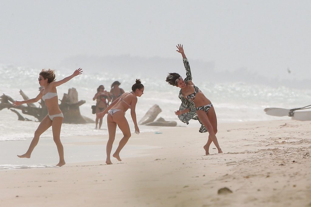 Nina dobrev bikini（ニーナ・ドブレブ・ビキニ
 #79613680