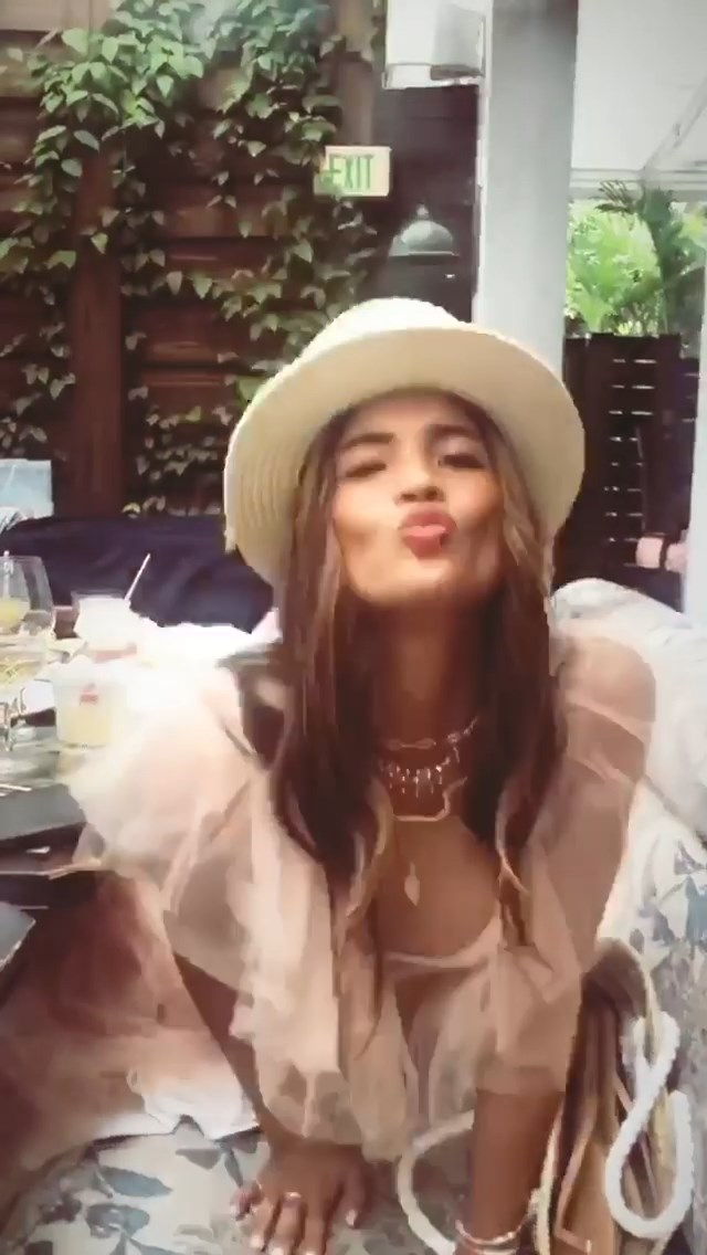 ロッキー・バーンズのビキニ
 #79614391