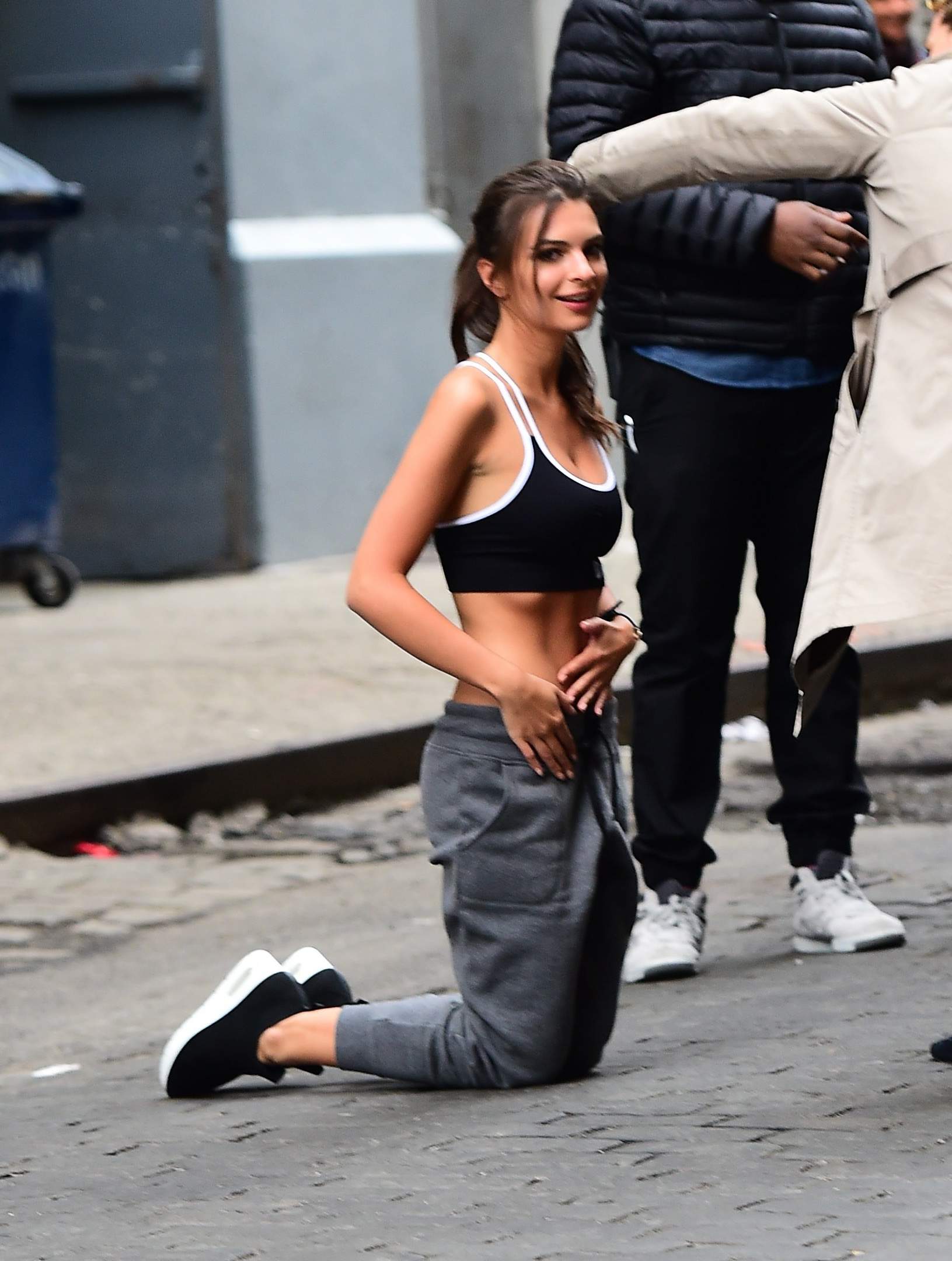 Emily Ratajkowski&#8217;s Fantastic Workout Outdoors #79647182