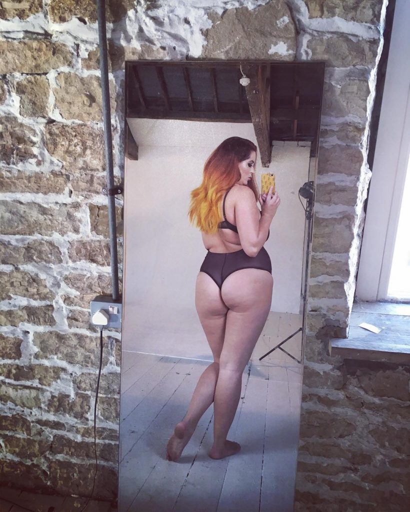 Lucy collett nuda
 #79564895