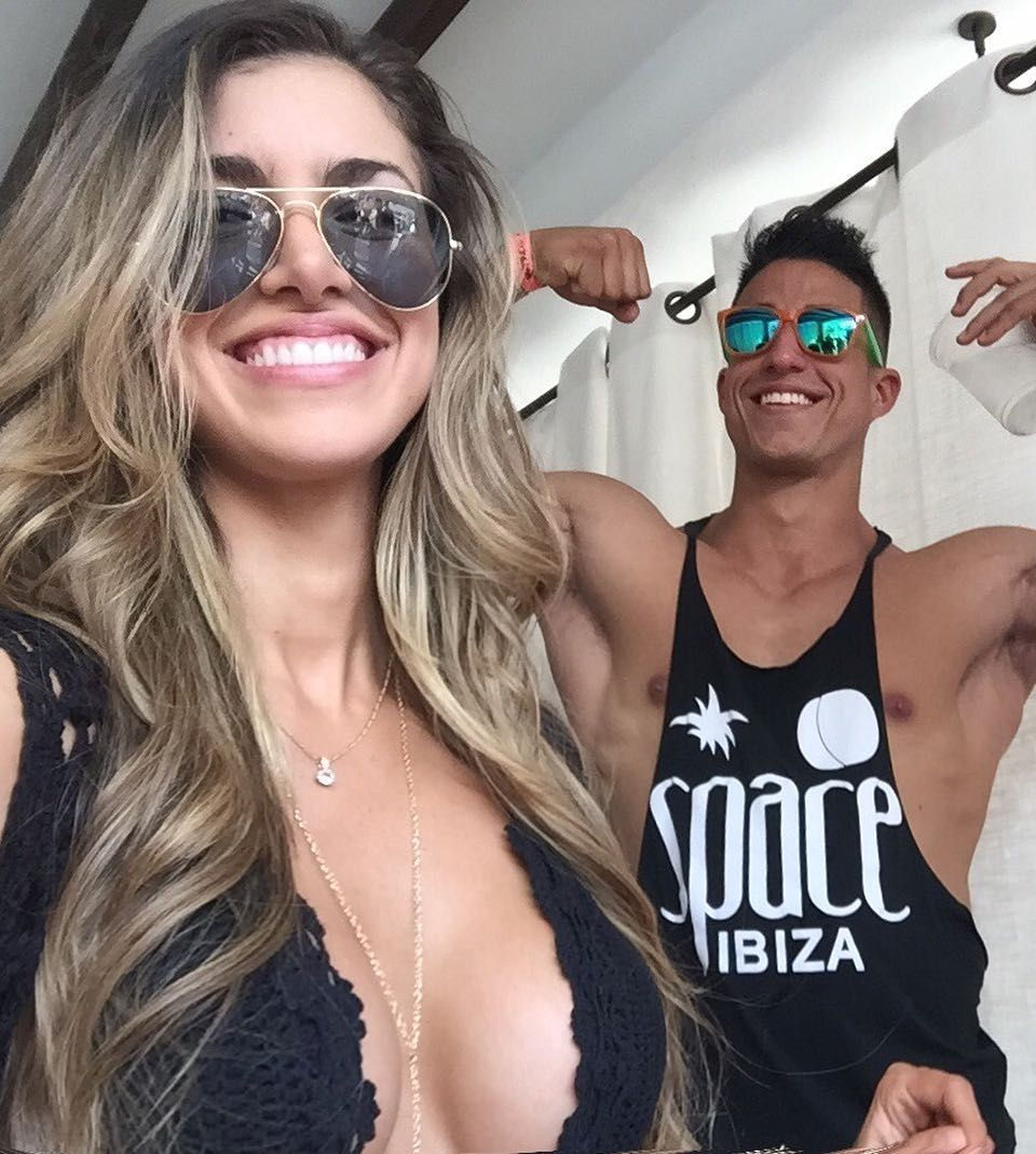 Anllela sagra heiß
 #79502897