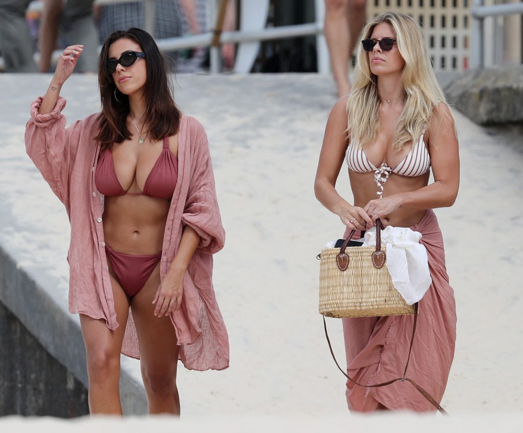 Natasha oakley y devin brugman bikini
 #79523937