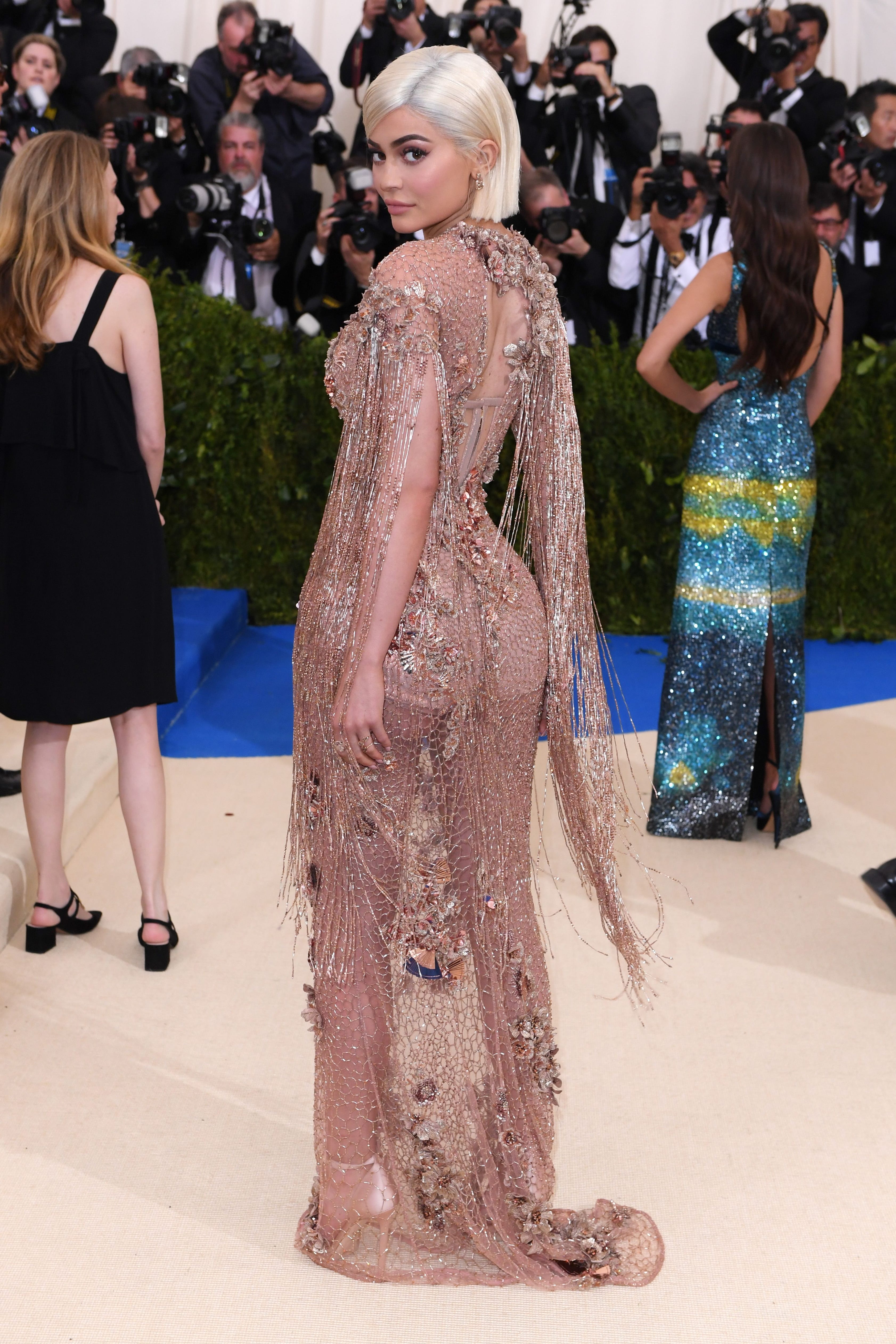 Photos de la robe transparente de Kylie Jenner
 #79626840