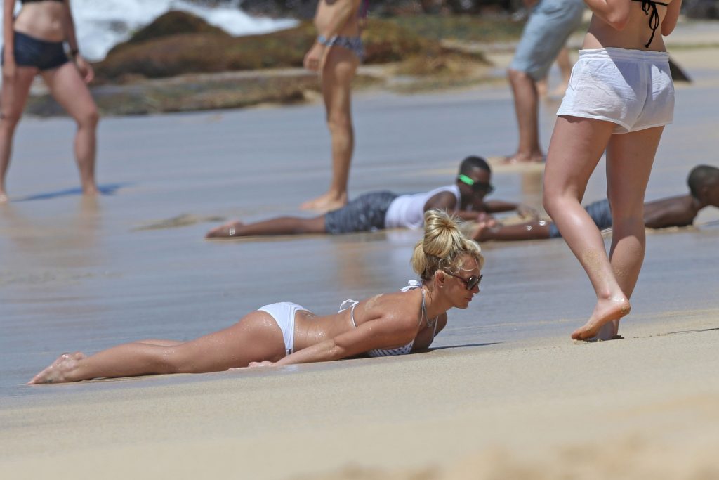 Britney Spears Looks Amazing In Bikini (Again) #79510331