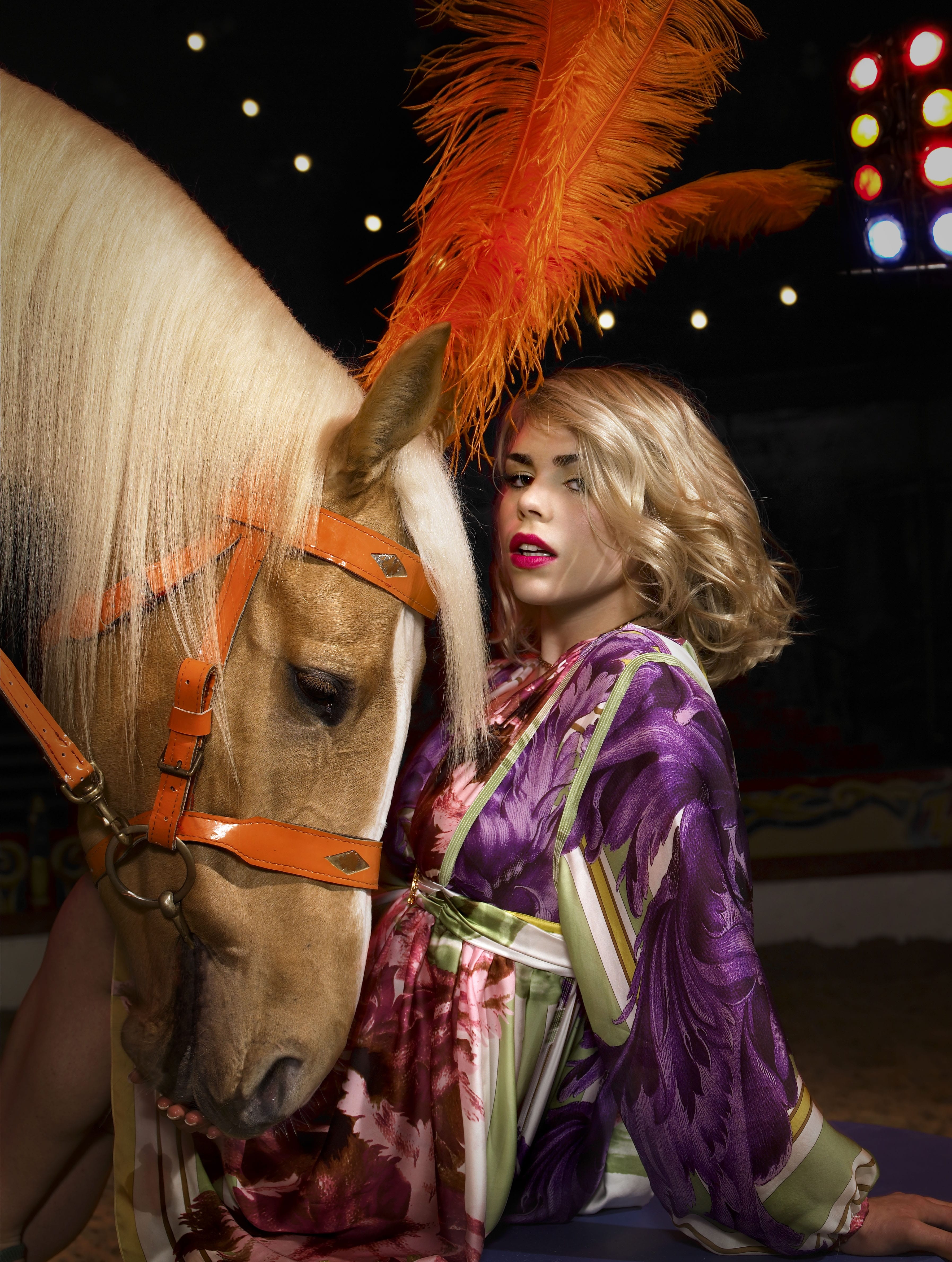 Il servizio fotografico sexy di Billie Piper al circo in hq
 #79509155