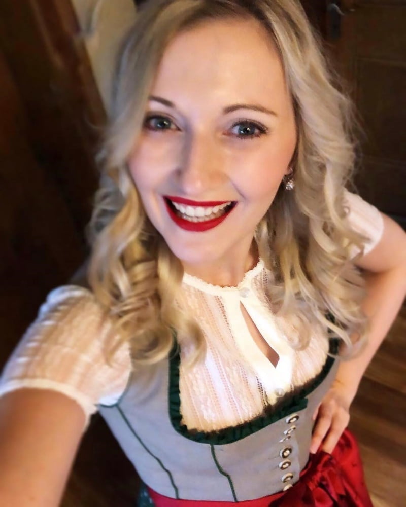 Ragazze dirndl sexy 407
 #79656332